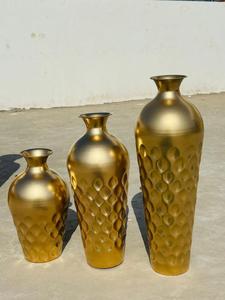 Juego de 3 Jarrones de Metal Dorado Martillado, Jarrones de Pie para Flores, Jarrones Texturizados en Forma de Trompeta para Decoración de Entrada y Sala de Estar - Product Image 2