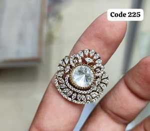 Anillo de Cóctel Ajustable de Lujo Chapado en Oro con Diamantes Americanos en Espiral para Mujer |   Anillo llamativo redondo con circonita cúbica AAA | - Product Image 1