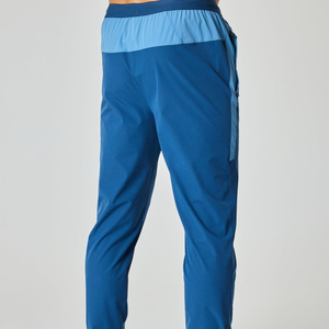 Ensemble coupe-vent pour homme, personnalisé, léger, respirant, en nylon, survêtement de sport, tenue de jogging, ensemble d'entraînement 2 pièces, vente en gros - Product Image 4