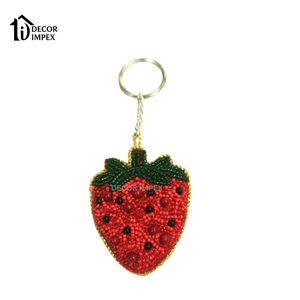 Hermoso llavero bordado con cuentas de colores verde y dorado, con diseño de tortuga, para niñas, de la India. - Product Image 2