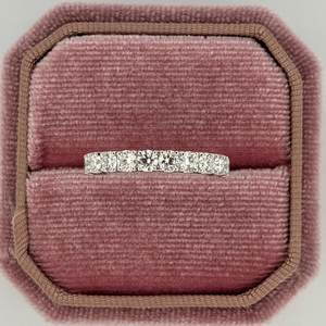 Bague demi-éternité en moissanite taille ronde, en argent 925, magnifique alliance de fiançailles ou de promesse pour les partenaires - Product Image 2