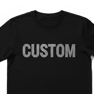 Camiseta Negra de Manga Corta con Cuello Redondo para Hombre, con Diseño de Letras Personalizadas con Pedrería, Corte Regular, Estilo Informal de Punto Jersey - Product Image 6