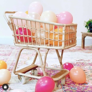 Carrito de Compras de Juguete de Ratán Natural con Ruedas y Asa, Carrito de Supermercado para Niños - Product Image 3