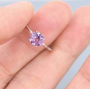 Anillo de Compromiso de Plata de Ley con Cristal de Amatista Genuina de 1 Quilate, Corte Brillante Redondo, Engaste de Garras, Anillo Apilable de Lujo - Product Image 3