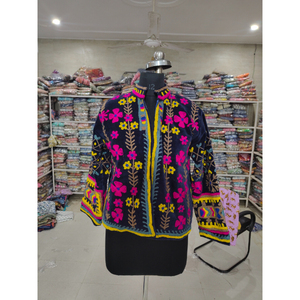 Veste en coton brodée à la main pour femme, col mandarin, manches longues, style ethnique printanier, chic prairie, cadeau pour elle - Product Image 1