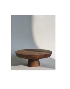 Support à gâteau en bois artisanal traditionnel avec plateforme ronde pour les services de traiteur et la présentation de desserts lors d'événements - Product Image 5