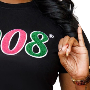 เสื้อยืดเชนิลสีดำ 1908 ปักตัวอักษรกรีกสีชมพูสีเขียว เสื้อยืดผ้าฝ้ายพรีเมียม สตรีทแวร์ลำลอง เสื้อผ้าสำหรับชมรม - Product Image 4