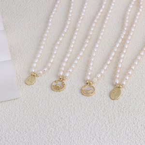Collier en perles d'eau douce avec pendentif en coquille de rose, design de niche, pendentifs de mode, charmes, style rétro coréen haut de gamme pour femmes - Product Image 3