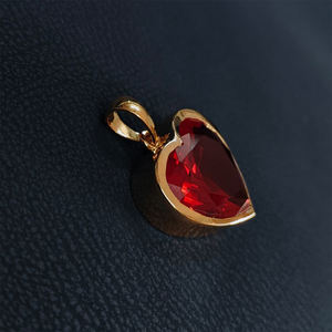 Colgante Unisex Deportivo y Moderno con Forma de Corazón de Diamante, Oro Sólido de 14kt y Moissanita, Joyas RIZTA, Aniversario - Product Image 2