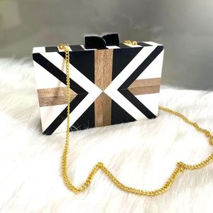 Bolso de Mano Moderno y Ecológico de NEHA ENTERPRISES con Diseño Geométrico, Correa de Cadena Dorada, Patrón de Madera Blanco y Negro, Hecho a Mano, Impresión UV Creativa - Product Image 1