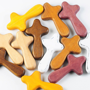 Petites croix de poche en bois, croix chrétiennes en bois de pin, cadeaux d'église, croix de poche en bois en gros - Product Image 5