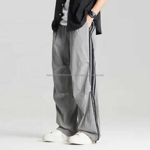 กางเกงไนลอนระบายอากาศสำหรับทุกเพศลายทางขนาดใหญ่กันน้ำทรงหลวมโอเวอร์ไซส์สำหรับวิ่งจ๊อกกิ้ง - Product Image 5