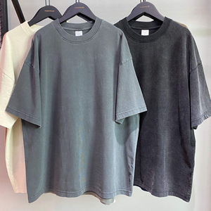 เสื้อยืดคอกลมแขนสั้นสีน้ำเงินล้วนสำหรับผู้ชาย ผ้าฝ้าย 100% ทรงปกติ สวมใส่สบาย ผ้าเจอร์ซีย์ถัก เป็นมิตรกับสิ่งแวดล้อม แห้งเร็ว มีโลโก้ด้านหน้า น้ำหนัก 250 กรัม - Product Image 5