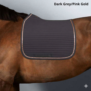 BRAND ZONE Tapis de selle polyvalent personnalisé confortable pour dressage et équitation anglaise, en velours avec rembourrage en mousse de polyester - Product Image 1