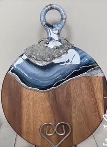 Tabla de Quesos de Resina Hecha a Medida con Colores, Patrones y Formas Únicos y Logotipo Personalizado para Compradores Mayoristas - Product Image 2