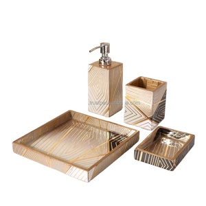 Juego de accesorios de baño de MDF con estampado esmaltado de lujo con diseño elegante para el hogar, el hotel y la decoración moderna del baño - Product Image 1