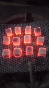 Los entusiastas de la shisha en Indonesia adorarán esta carbón vegetal de cáscara de coco con briquetas de encendido instantáneo. - Product Image 6