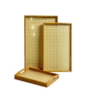 Plateau de service rectangulaire en bois d'acacia et rotin, fait main en Inde, avec poignées, pour la cuisine, exportations Craftera. - Product Image 2