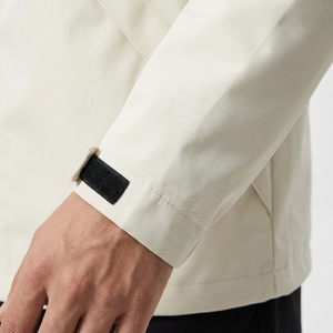 Veste coupe-vent à capuche noire et blanche de qualité supérieure pour hommes |   Veste imperméable bicolore pour homme avec poches zippées - Product Image 6