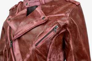 Veste en cuir marron pour femme, style moto, fermeture éclair, col rabattable, détails rivets - Product Image 4