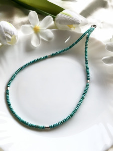 Collar de Cuentas Turquesas, Gargantilla Delicada con Piedras Preciosas, Joyería Boho de Verano, Regalo Hecho a Mano para Ella, Collar Minimalista para Combinar en Capas - Product Image 2