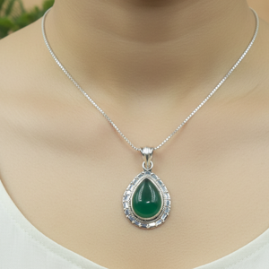 จี้หยดน้ำหยกเขียวเงินแท้ 925 ดีไซน์วินเทจทำมือ ประดับด้วยพลอยธรรมชาติ ของขวัญสำหรับผู้หญิง - Product Image 5