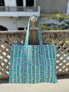 Sac à bandoulière matelassé en coton imprimé élégant, parfait pour les mariages, les fêtes et le quotidien - Product Image 3