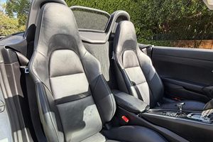 Voiture d'occasion abordable et soignée, Porsche 718 Boxster Cabriolet 2022, prête à être expédiée - Product Image 3