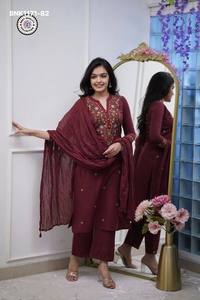 Nouveauté : Ensemble Kurti-Pant et Dupatta en rayonne slub de haute qualité avec broderies, fournisseur de Surat, exportateur de mode féminine. - Product Image 5