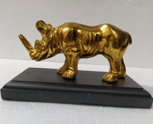 Escultura de estatua de rinoceronte de aluminio Estatuilla Técnica de fundición de mesa con temática de animales - Product Image 2
