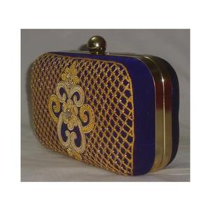 Pochette à main en velours bleu de qualité supérieure, broderie Zari, motif floral écologique, fermeture à boucle, Pâques, Noël, Nouvel An - Product Image 3