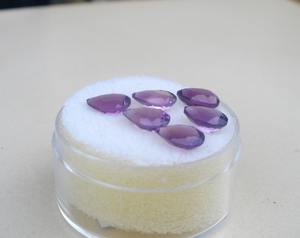 พลอยแอมเมทิสต์แอฟริกันธรรมชาติทรงหยดน้ำ 6 เม็ด ขนาด 7x5 มม. แต่ละเม็ด รับรองโดยผู้ตรวจสอบอิสระ สำหรับทำเครื่องประดับ - Product Image 2