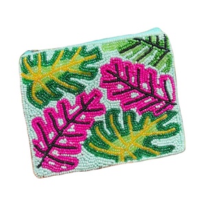 Pochette à monnaie rose faite à la main avec broderie de coquillages, forme rectangulaire, fermeture éclair avec pompon - Product Image 4