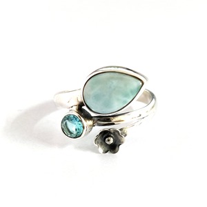 Anillo de Moissanita Larimar de 4.5 Gramos, Elegante y Ligero - Product Image 1