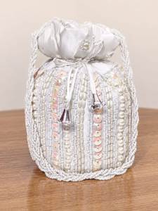 Bolso Potli Redondo de Lujo con Puntos Verdes, Hecho a Mano con Tela de Algodón, Cierre con Cordón y Bordado de Seda - Product Image 6