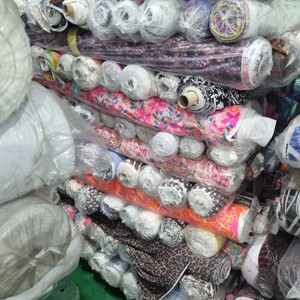 Fabriqué en Corée, 95% polyester, 5% élasthanne, tissu ITY imprimé, lot de tissus en stock, nombreux motifs floraux, meilleure qualité, designs magnifiques. - Product Image 5