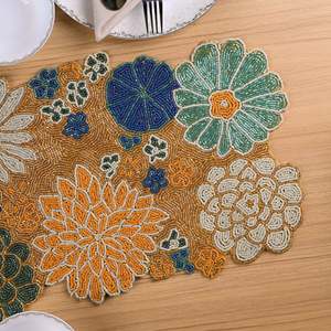 Napperon de table Flora-Exhibit brodé à la main, motif floral vintage moderne, tissé et brodé, décoration de cuisine de luxe avec logo personnalisé pour mariages - Product Image 3