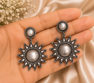 Proveedor al por mayor de pendientes colgantes de perlas de acero inoxidable chapados en plata antigua, regalo moderno para mujer para aniversario - Product Image 3