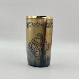 Mug en corne de buffle naturelle de qualité supérieure, fait main, avec gravure personnalisée, fabriqué pour la boisson et la décoration - Product Image 1
