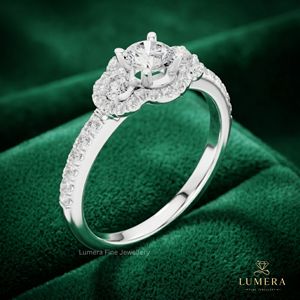 Bague de promesse de luxe à trois pierres en diamant de laboratoire taille ronde, bague demi-éternité pavée de diamants, cadeau d'anniversaire minimaliste pour filles - Product Image 5