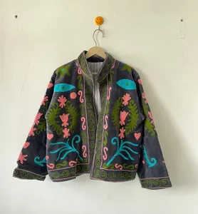 Chaqueta de terciopelo bordada a mano para mujer, estilo bohemio, vintage, étnico, estilo Suzani, abierta por delante, corta. - Product Image 1