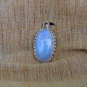 Colgante de Piedra Lunar Azul Fuego en Plata de Ley 925, Colgante de Piedra Lunar Arcoíris Hecho a Mano, Joyería de Regalo para Ella - Product Image 3