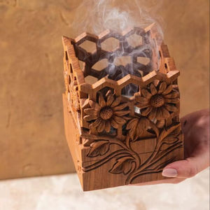 กล่องใส่ธูปไม้ทรงยาวมีสไตล์ พร้อมช่องระบายอากาศเพื่อการเผาธูปที่สะอาดและปลอดภัย - Product Image 1