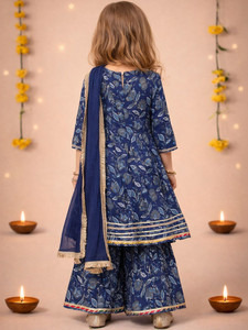 Ensemble Kurta en coton bleu marine pour filles, broderie florale traditionnelle Gota Patti, avec Sharara et Dupatta - Product Image 6