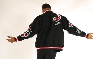 Chaqueta Clásica Americana Tipo Letterman para Mujer – Chaqueta Bomber Varsity Premium con Diseño Bordado, Tela Cálida, Corte Relajado, Elegante - Product Image 2