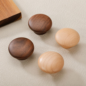Pomo de diseño único para gabinete, de resina blanca y madera, redondo, para puertas de cajones, de Blossom Craft India - Product Image 1