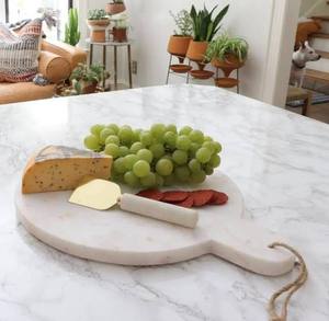 Planche à découper en marbre Calacatta Viola, personnalisée, élégante, en pierre naturelle, pour servir, décoration de cuisine de luxe, passe au lave-vaisselle - Product Image 1