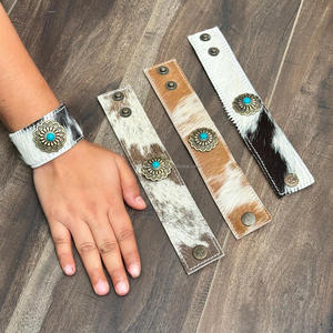 Bracelet de manchette en cuir de vachette personnalisé à la mode Bracelets avec deux boutons pression réglables Bracelet en cuir véritable pour unisexe - Product Image 4