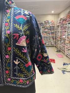 Chaqueta de terciopelo bordada a mano para mujer, cuello mandarín, manga larga, estampado floral, estilo Prairie Chic, ropa de otoño, regalo para ella - Product Image 3
