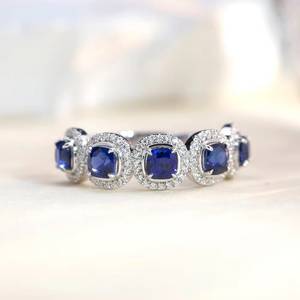 Bague d'éternité géométrique en moissanite plaquée rhodium, taille coussin, sertie à griffes, pour mariage et anniversaire, personnalisable - Product Image 2